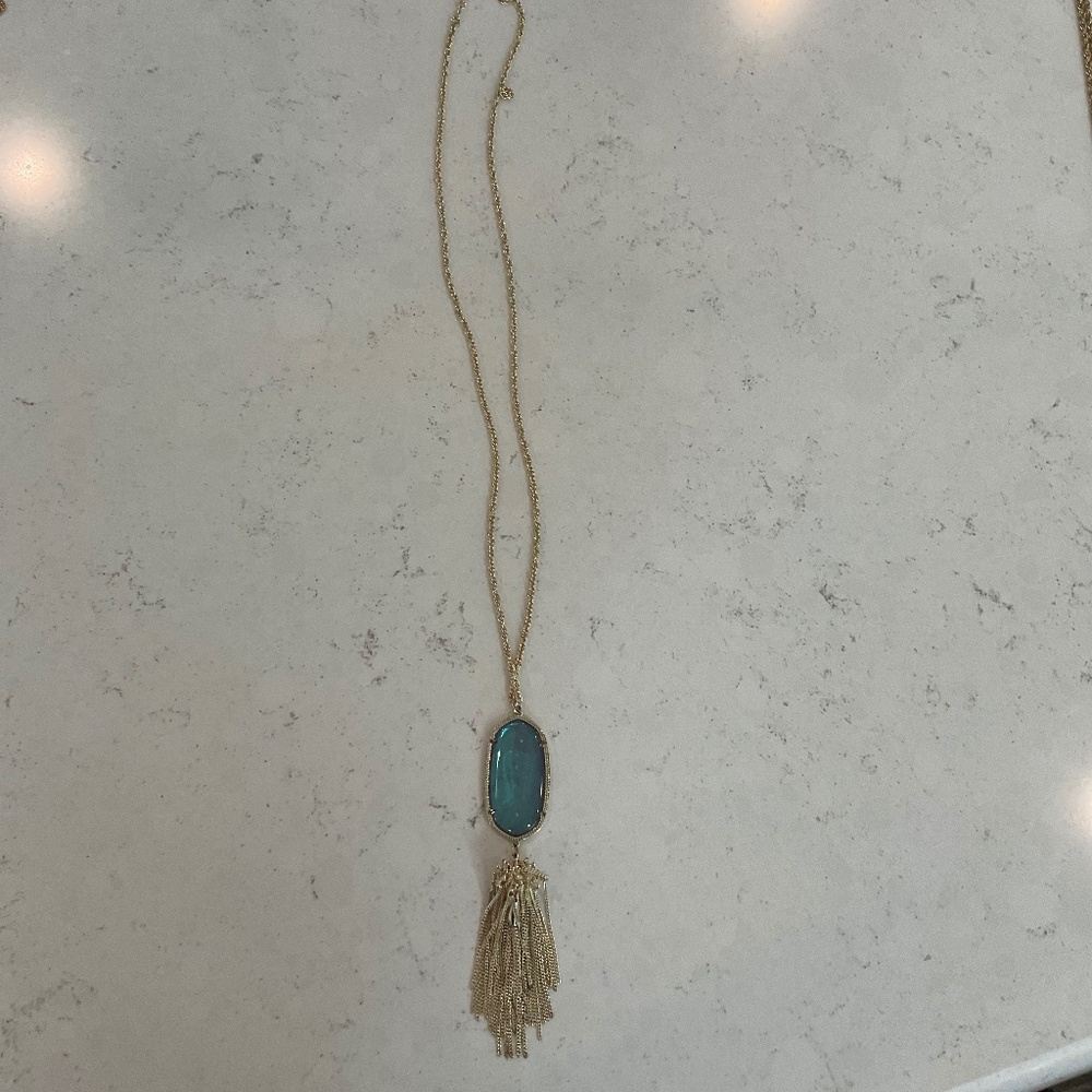 Kendra Scott necklace